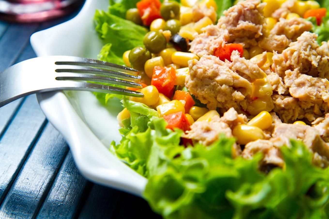 Салат с тунцом на ужин: рецепт Салат с тунцом на ужин: рецепт