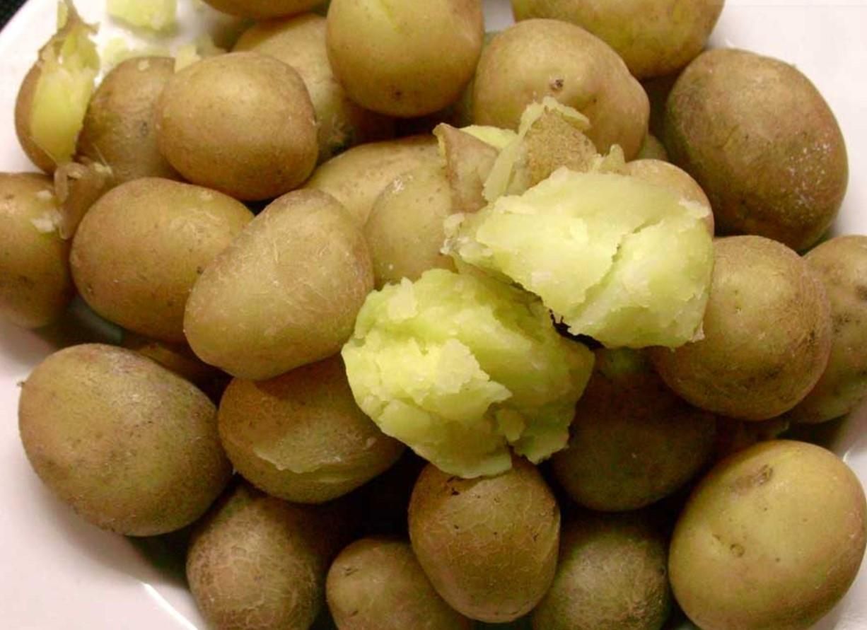 Картопля в мундирі: рецепти страв