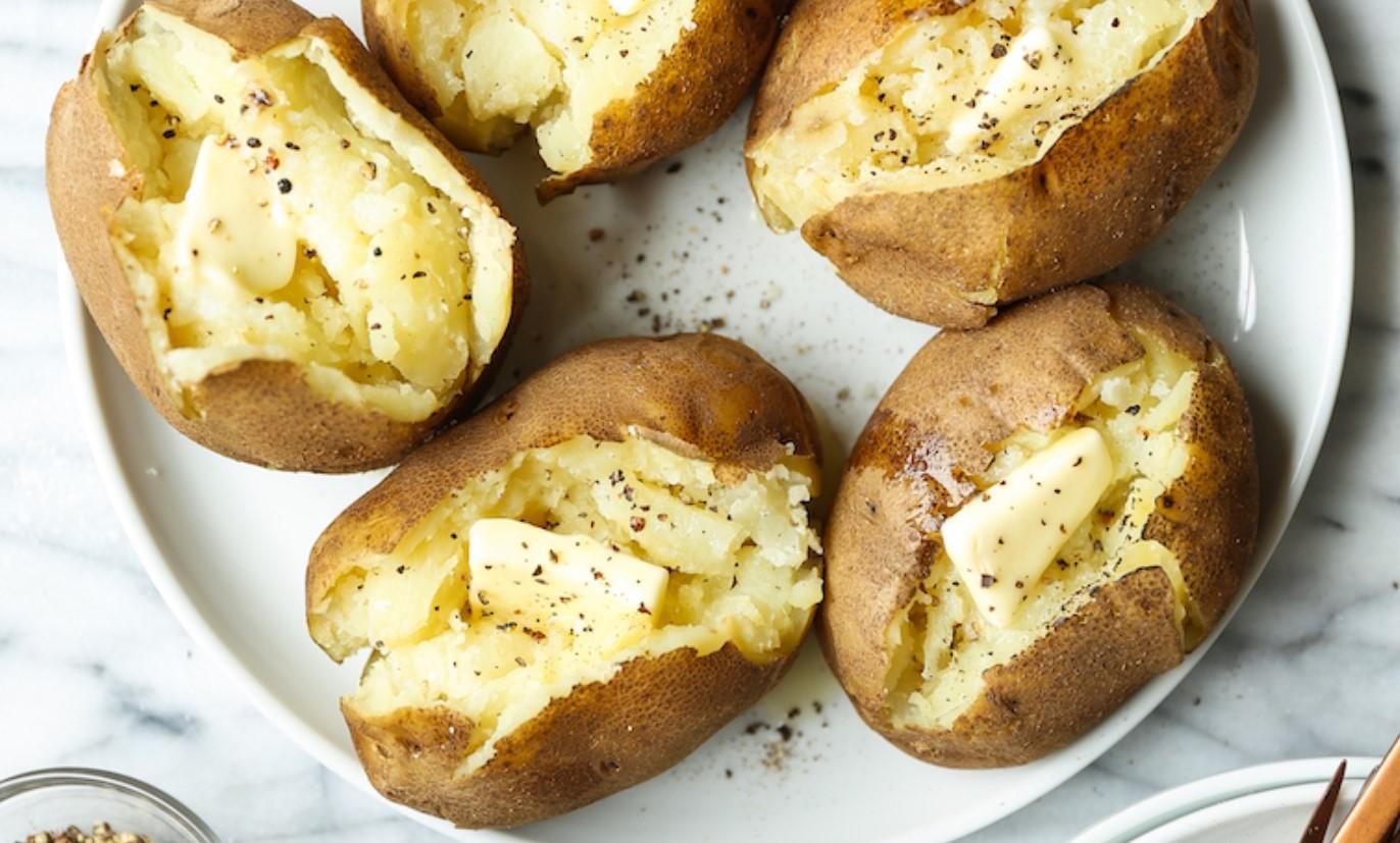 Картопля за лічені хвилини: готуємо цілою в мультиварці Картопля за лічені хвилини: готуємо цілою в мультиварці