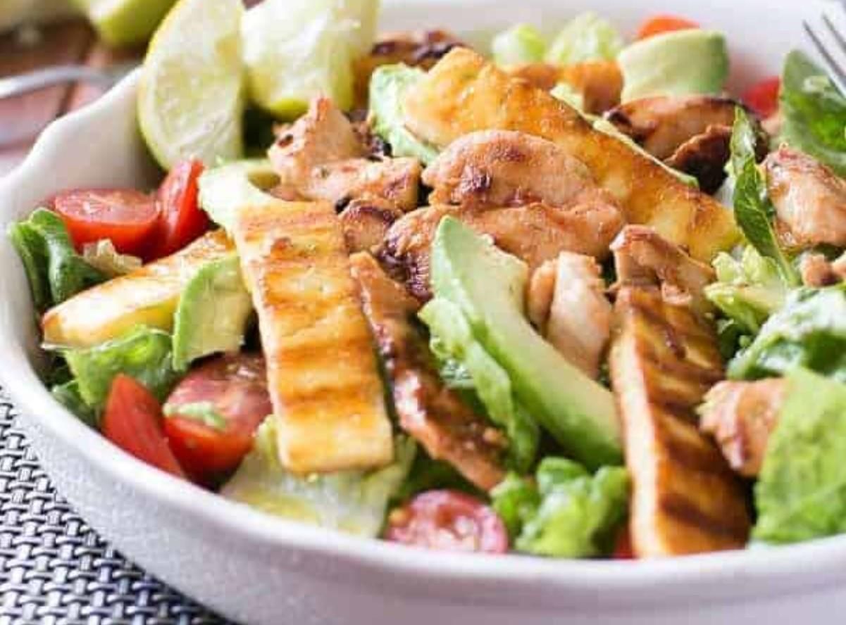 Сочная курочка с хрустящим салатом: рецепт на каждый день Сочная курочка с хрустящим салатом: рецепт на каждый день