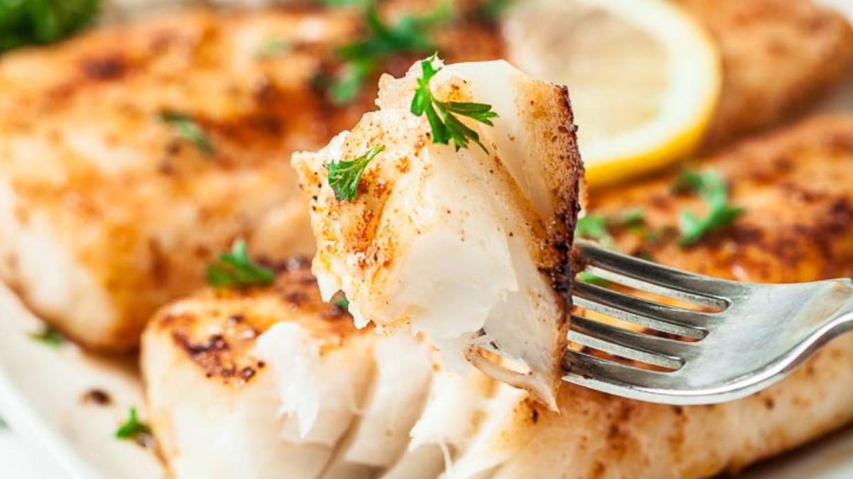 На сковорідці або в духовці: прості страви з білої риби