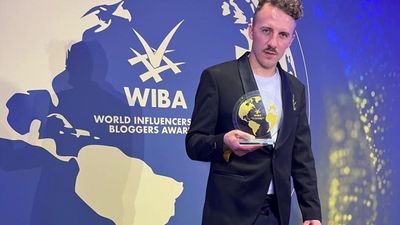 Готуйте борщ, не війну: Клопотенко отримав нагороду фуд-блогера року