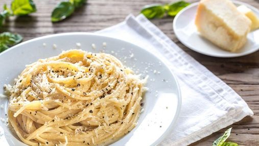 Одвічна класика – макарони з сиром на італійський лад: рецепт з пармезаном