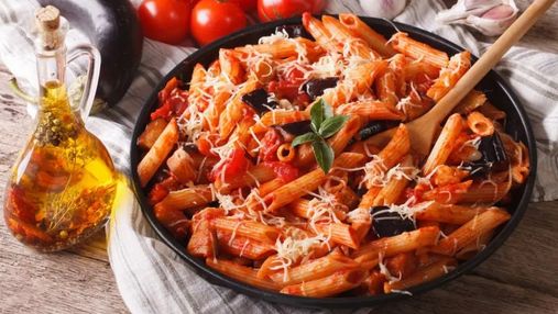 Паста Алла Норма: класичний італійський рецепт з баклажанами та рикотою