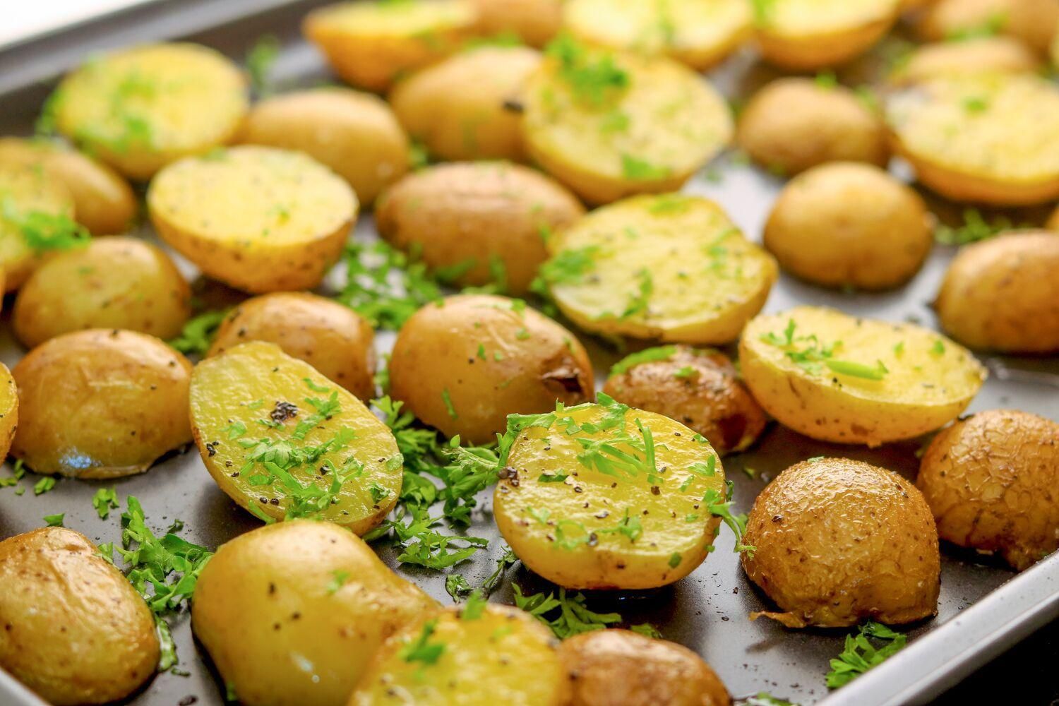 Молода картопля у дивних поєднаннях – 3 рецепти від Клопотенко