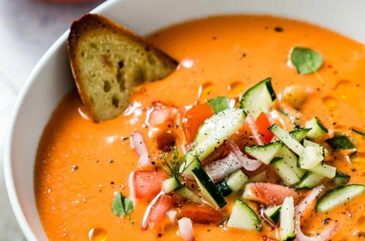 Гаспачо з томатами та полуницею – рецепт холодного супу