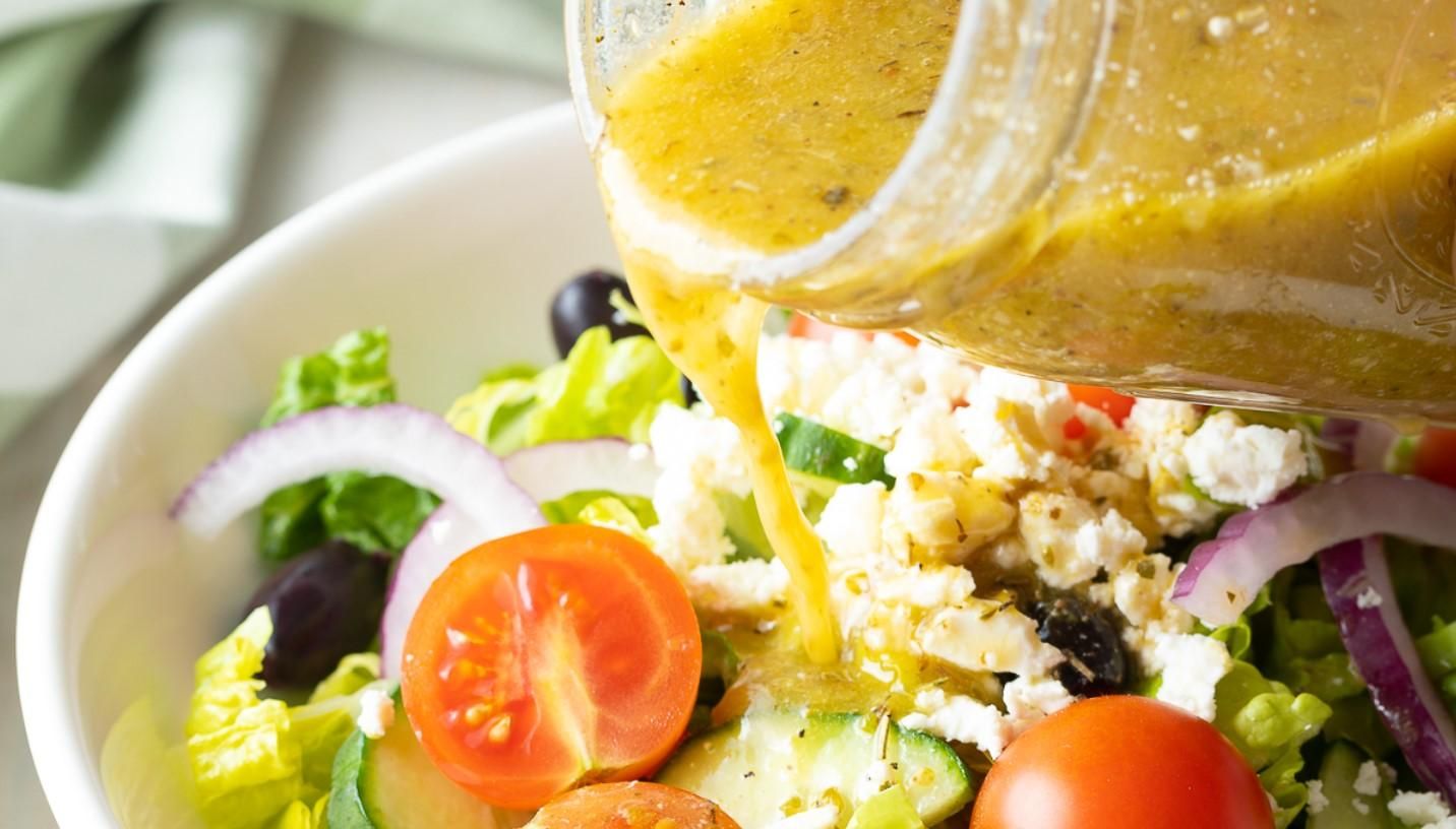 Что добавить в салат, чтобы было полезно и вкусно  варианты заправок - Новости Вкусно