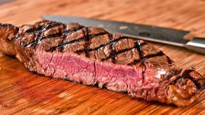 Секрети ідеального стейка: від вибору м'яса до температури