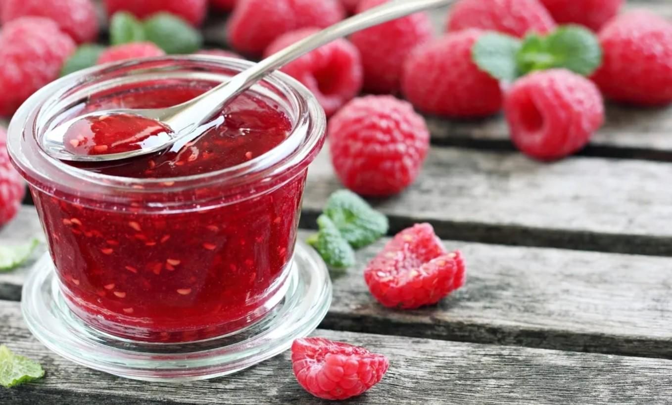 Как закрыть малину на зиму – без варки, в своем соке и пятиминутках Как закрыть малину на зиму – без варки, в своем соке и пятиминутках