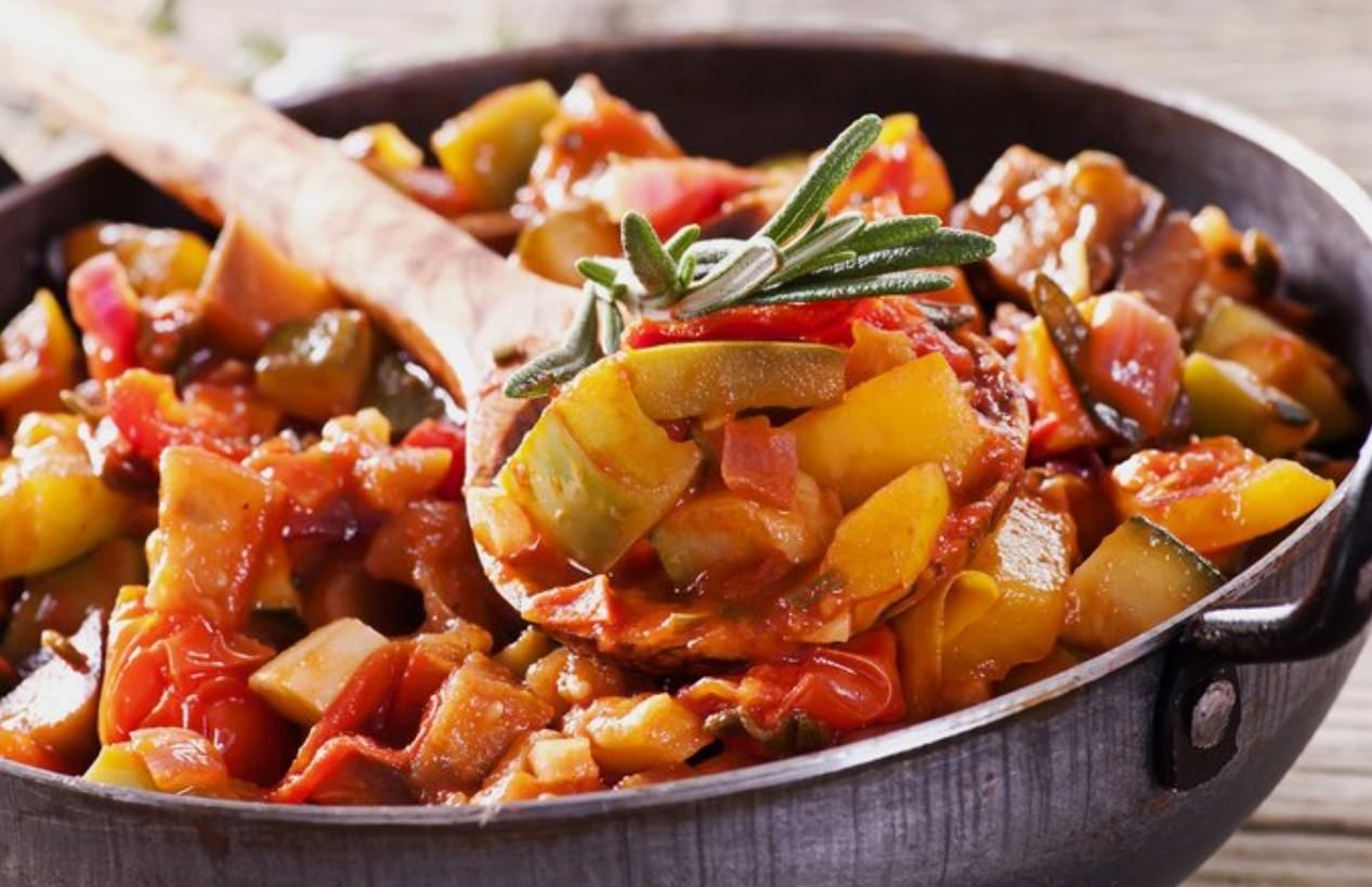 Консерація з кабачків та баклажанів на зиму – рецепт рагу з оцтом Консерація з кабачків та баклажанів на зиму – рецепт рагу з оцтом