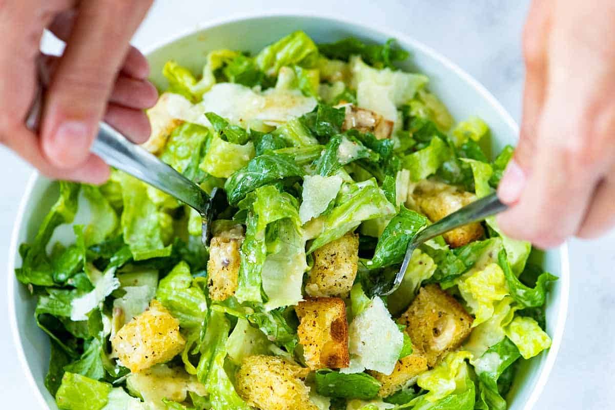Домашній Цезар з курятиною – смачний рецепт салату