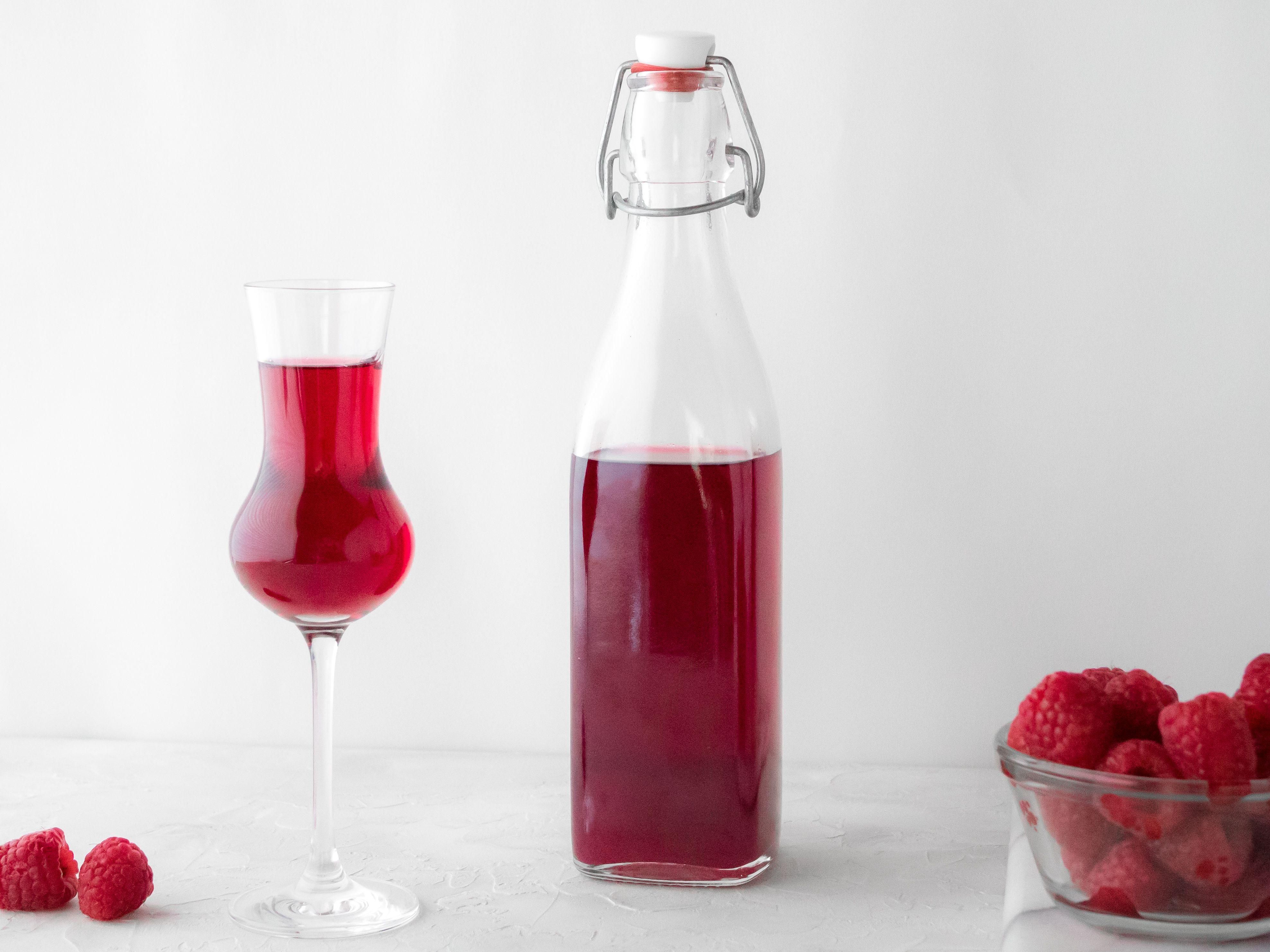 Солодко та ароматно  готуємо малиновий лікер вдома - Новини Смачно Солодко та ароматно  готуємо малиновий лікер вдома - Новини Смачно