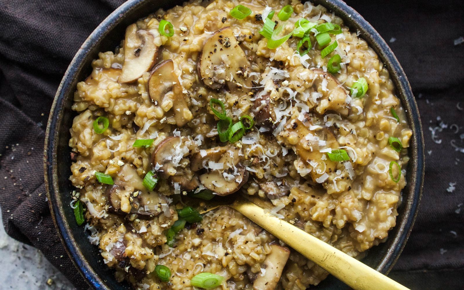 Без риса овсянка-ризото с грибами и пармезаном по рецепту Эктора - Новости Вкусно Без риса овсянка-ризото с грибами и пармезаном по рецепту Эктора - Новости Вкусно