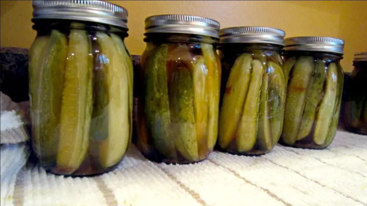Хит консерваций  рецепт маринованных огурцов с кетчупом на зиму - Новости Вкусно Хит консерваций  рецепт маринованных огурцов с кетчупом на зиму - Новости Вкусно