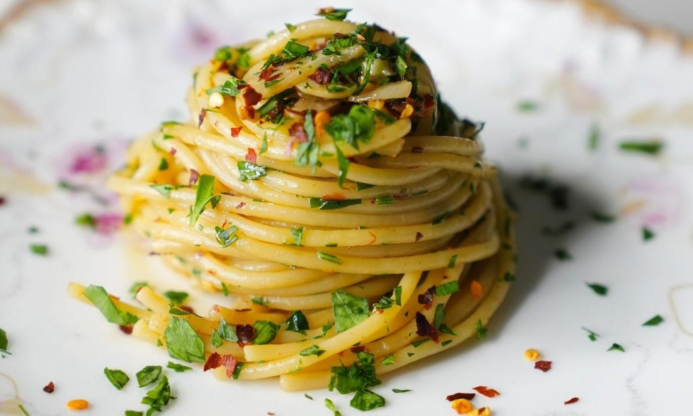 Что приготовить из гуманитарной помощи паста алио-олио - Новости Вкусно Что приготовить из гуманитарной помощи паста алио-олио - Новости Вкусно