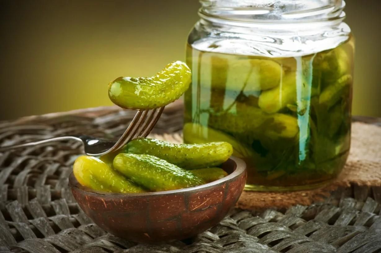 Новый рецепт маринованных огурцов с французской горчицей и чили - Новости Вкусно Новый рецепт маринованных огурцов с французской горчицей и чили - Новости Вкусно