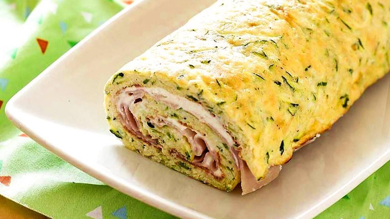 Кабачковый рулет: рецепт с плавлеными творожками и помидорами Кабачковый рулет: рецепт с плавлеными творожками и помидорами