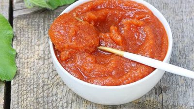 Консервований кетчуп в домашніх умовах: готуємо з кабачків та яблук