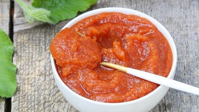 Консервований кетчуп в домашніх умовах: готуємо з кабачків та яблук