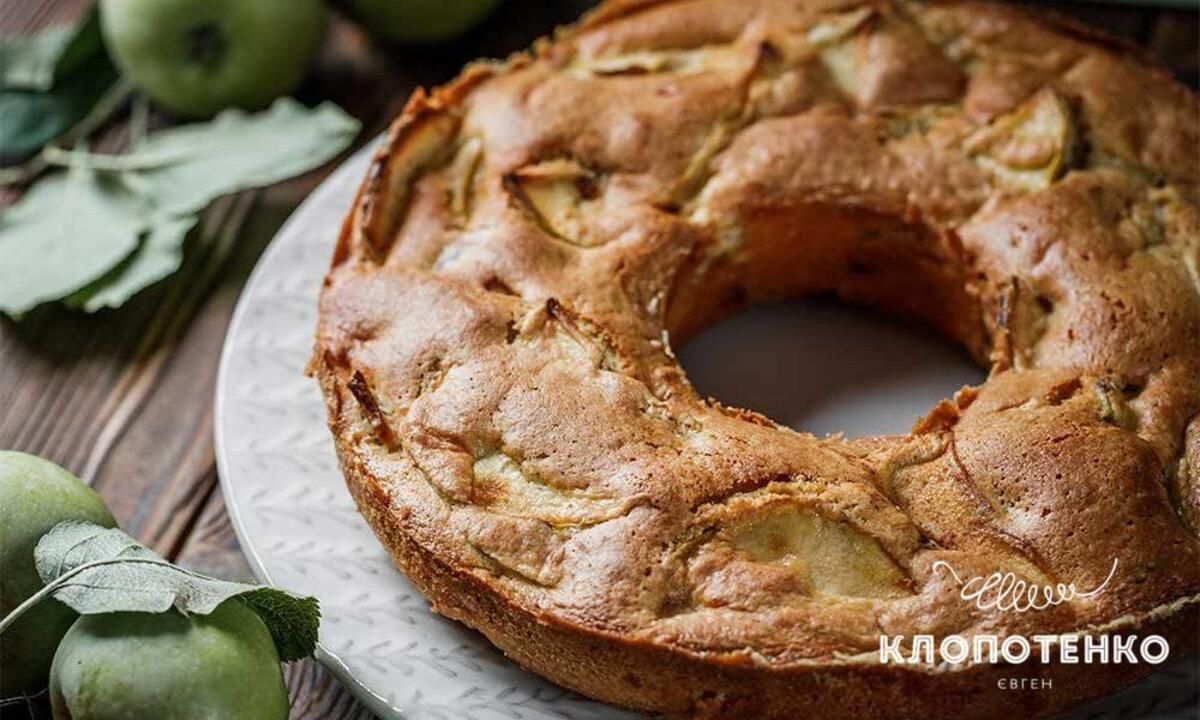 Шарлотка Антонівський міст від Клопотенка - рецепт Шарлотка Антонівський міст від Клопотенка - рецепт