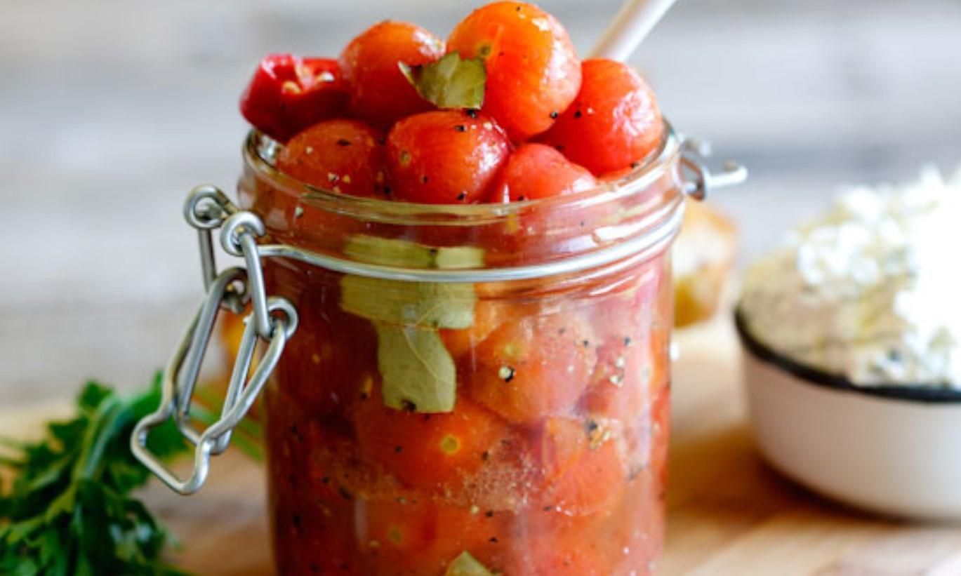 Консервація на зиму: рецепт маринованих помідорів Консервація на зиму: рецепт маринованих помідорів