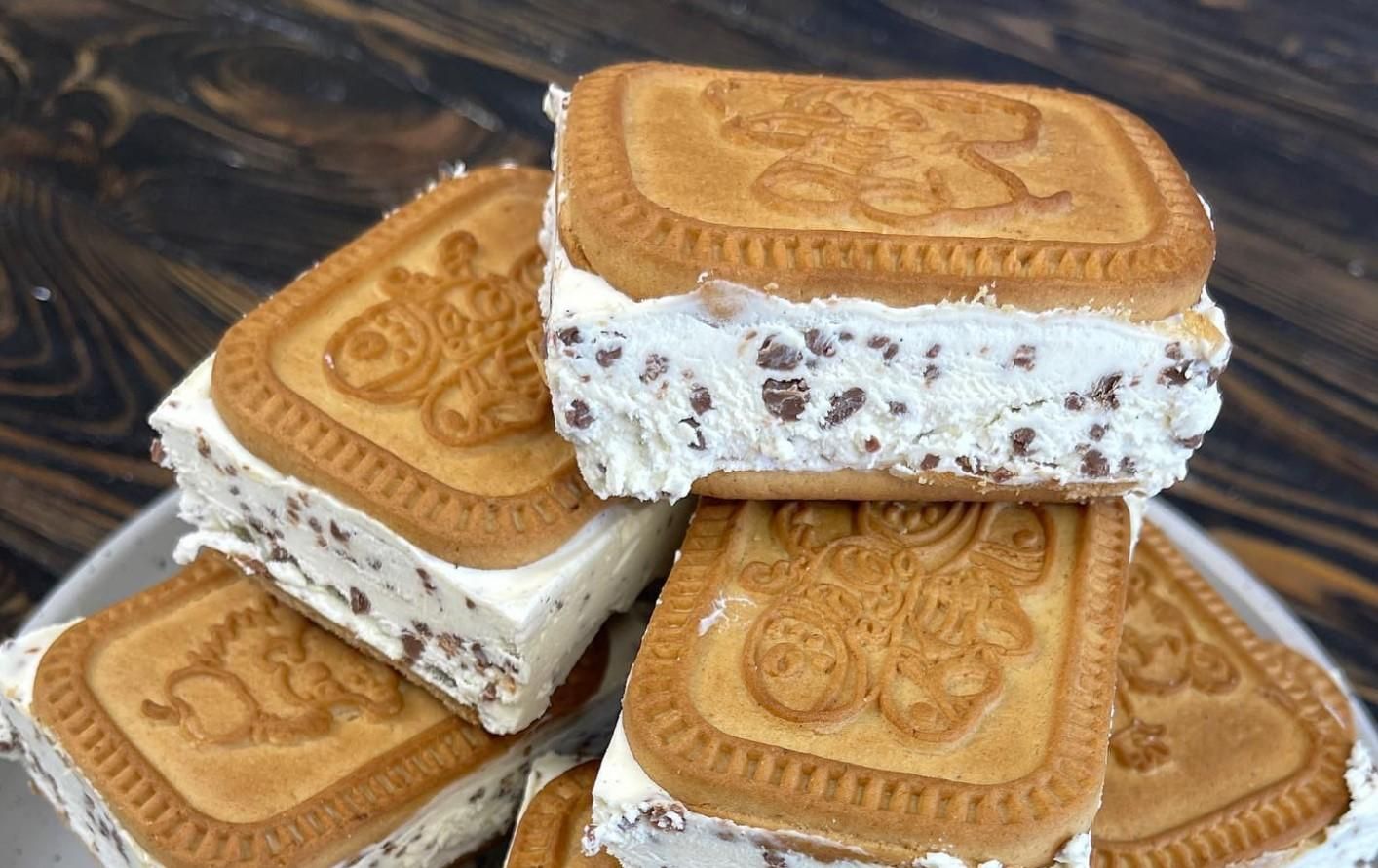 Морозиво з шоколадною крихтою в печиві: рецепт без морожениці Морозиво з шоколадною крихтою в печиві: рецепт без морожениці