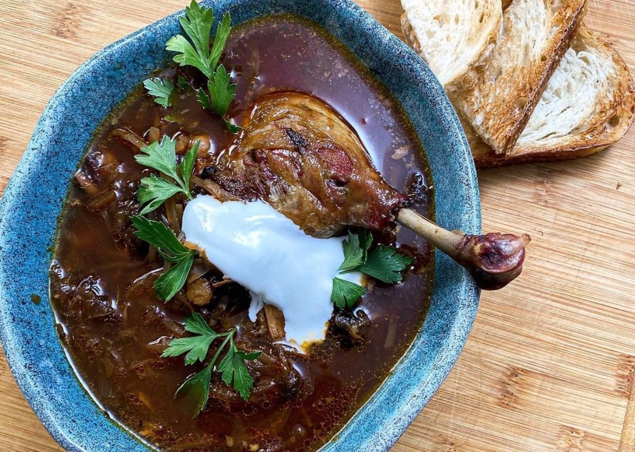 Борщ с утиной ножкой: рецепт Эктора Хименеса-Браво Борщ с утиной ножкой: рецепт Эктора Хименеса-Браво