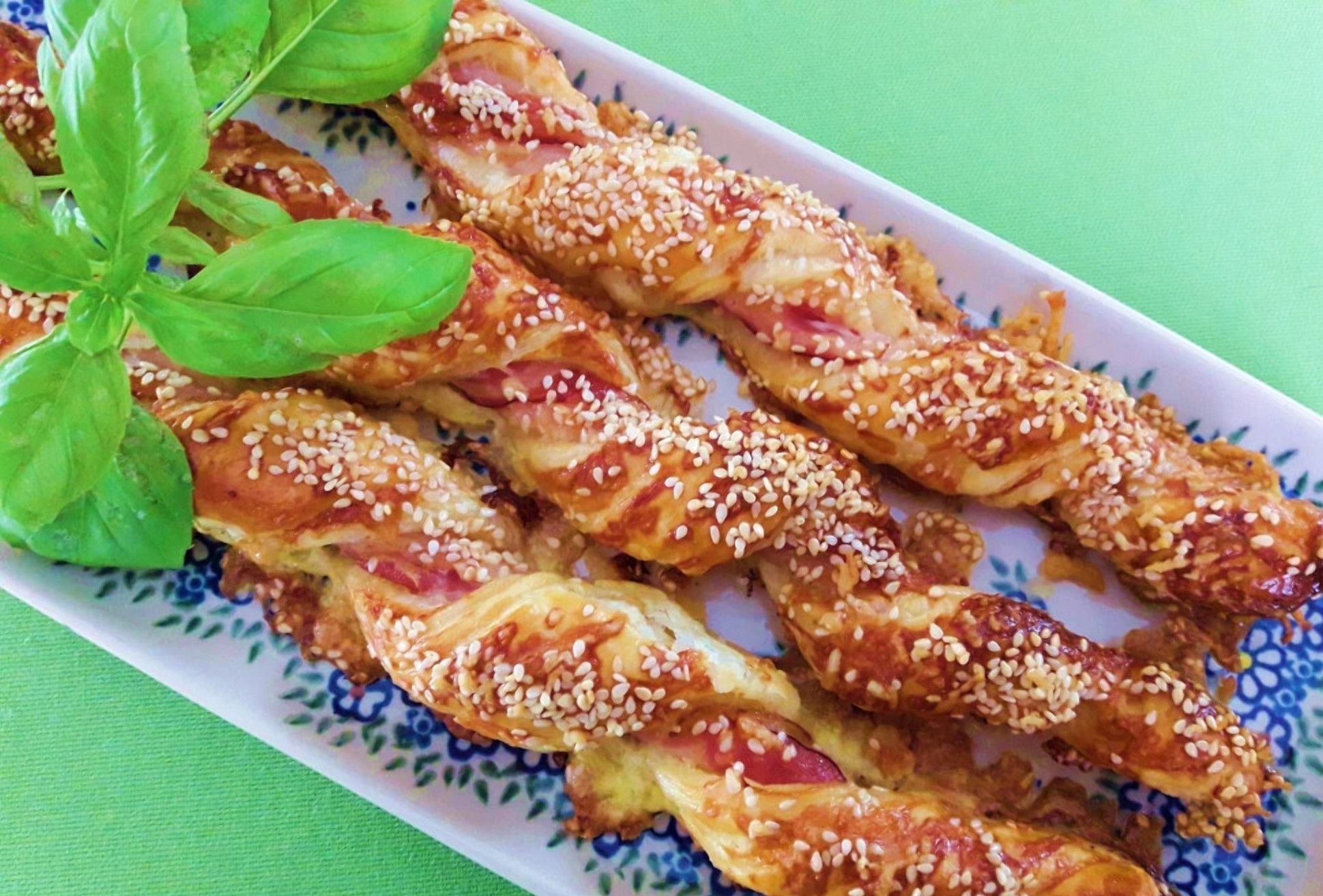 Завтрак на раз-два французские палочки с пармезаном и беконом - Новости Вкусно Завтрак на раз-два французские палочки с пармезаном и беконом - Новости Вкусно