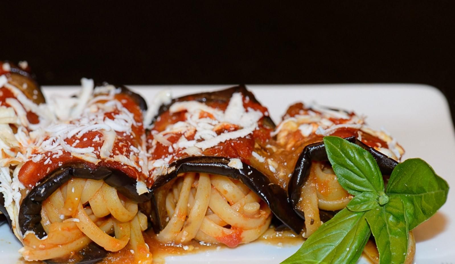 Рулетики-спагеті з баклажанів: рецепт Рулетики-спагеті з баклажанів: рецепт