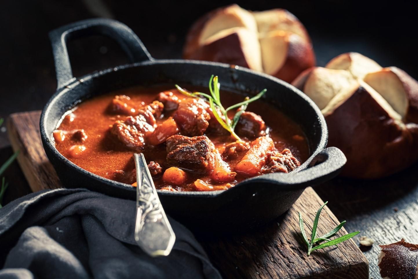 Как приготовить гуляш, чтобы говядина была нежной, а все за столом – в восторге Как приготовить гуляш, чтобы говядина была нежной, а все за столом – в восторге