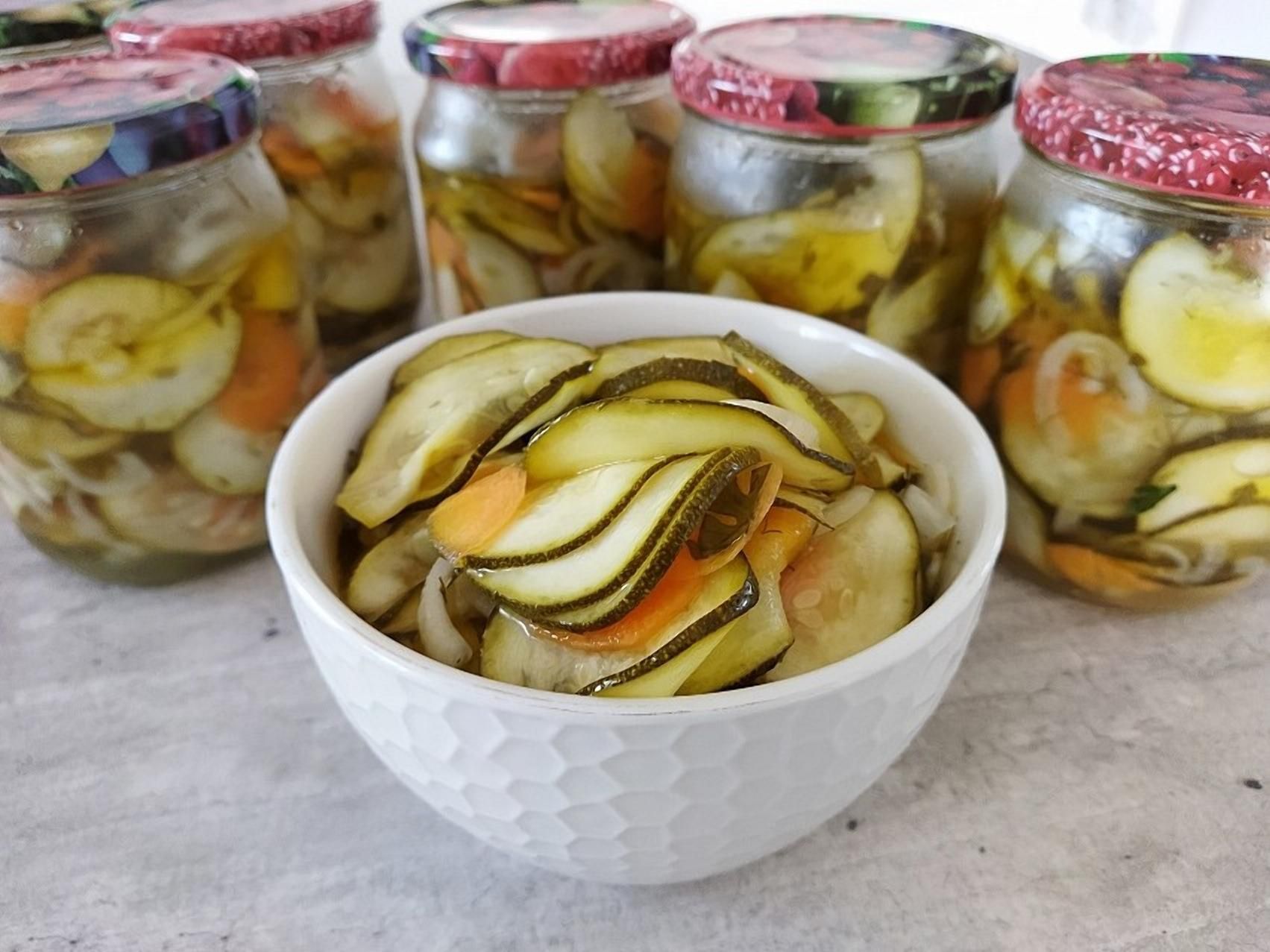 Салат з кабачків: рецепт Салат з кабачків: рецепт