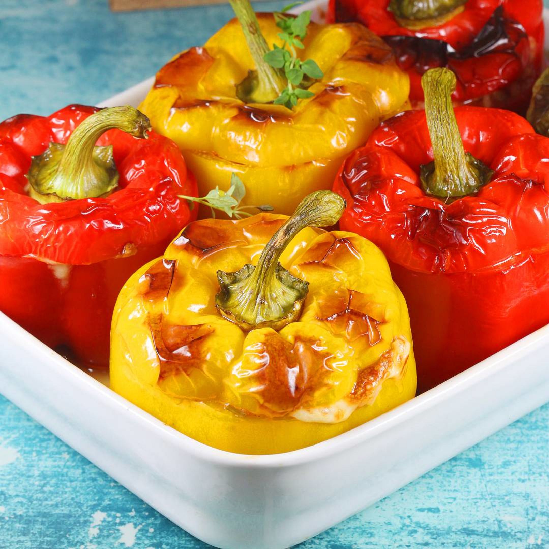 Сезон продолжается  рецепт сочных фаршированных перцев с сыром моцарелла - Новости Вкусно Сезон продолжается  рецепт сочных фаршированных перцев с сыром моцарелла - Новости Вкусно