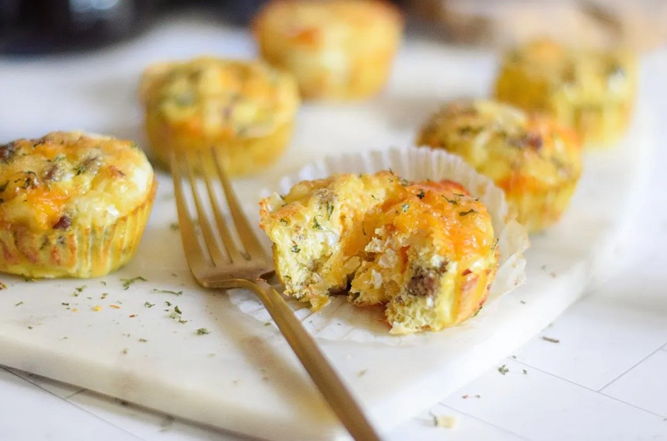 Мафіни з ковбасою, сиром та солодким перцем: рецепт Мафіни з ковбасою, сиром та солодким перцем: рецепт