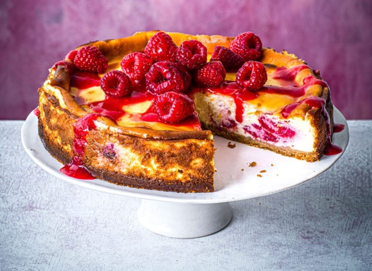 Повітряний сметанний чизкейк з малиною Повітряний сметанний чизкейк з малиною