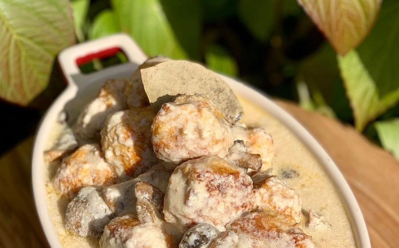 Куриные фрикадельки с грибами в сметане Куриные фрикадельки с грибами в сметане