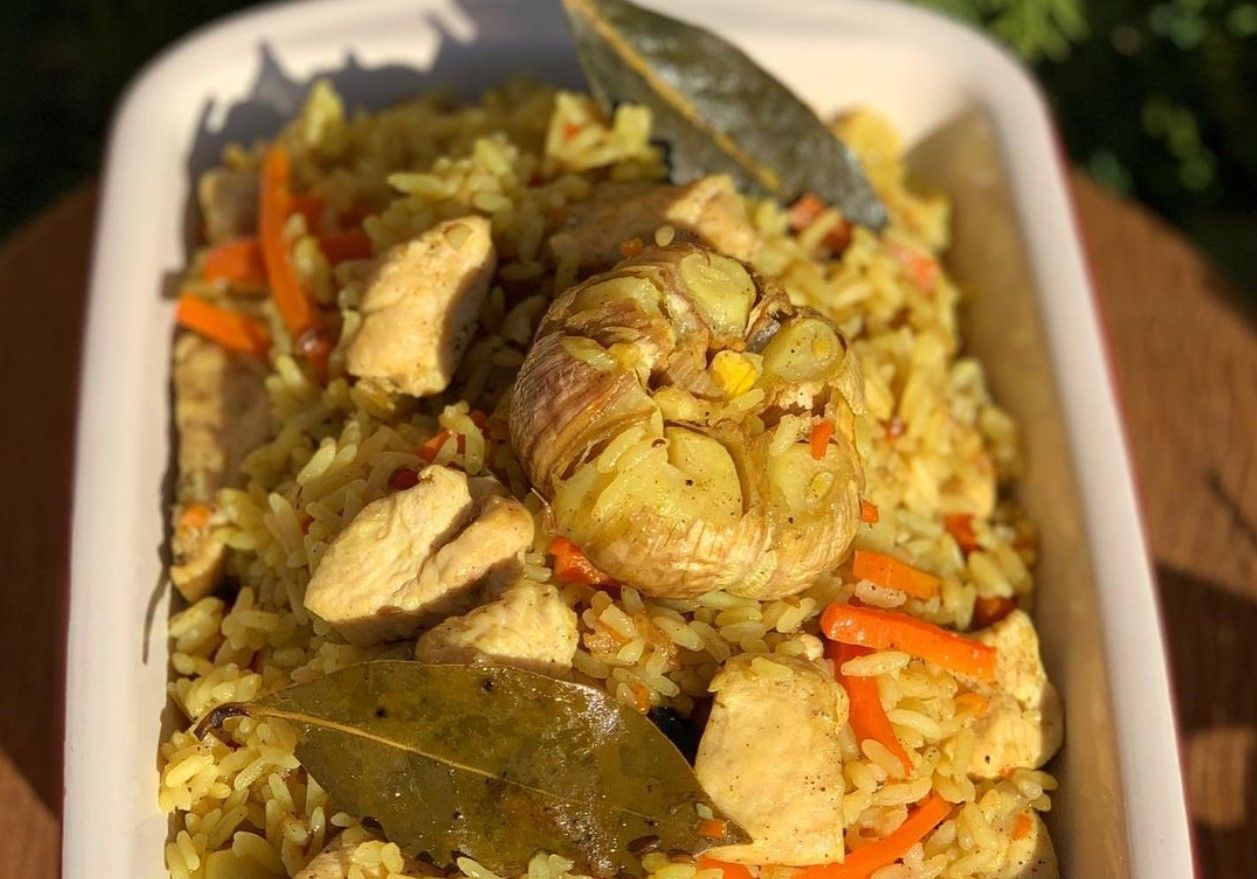 Плов с курицей на сковороде Плов с курицей на сковороде