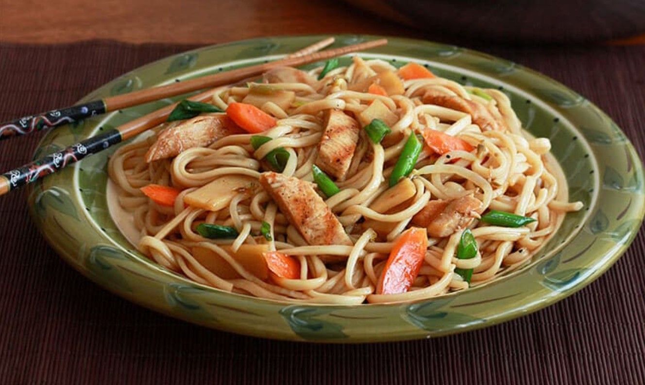 Лапша с курицей и овощами в терияки Лапша с курицей и овощами в терияки