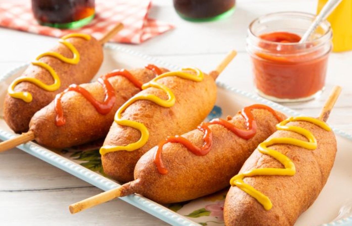 Корн-доги с сосисками и сыром Корн-доги с сосисками и сыром