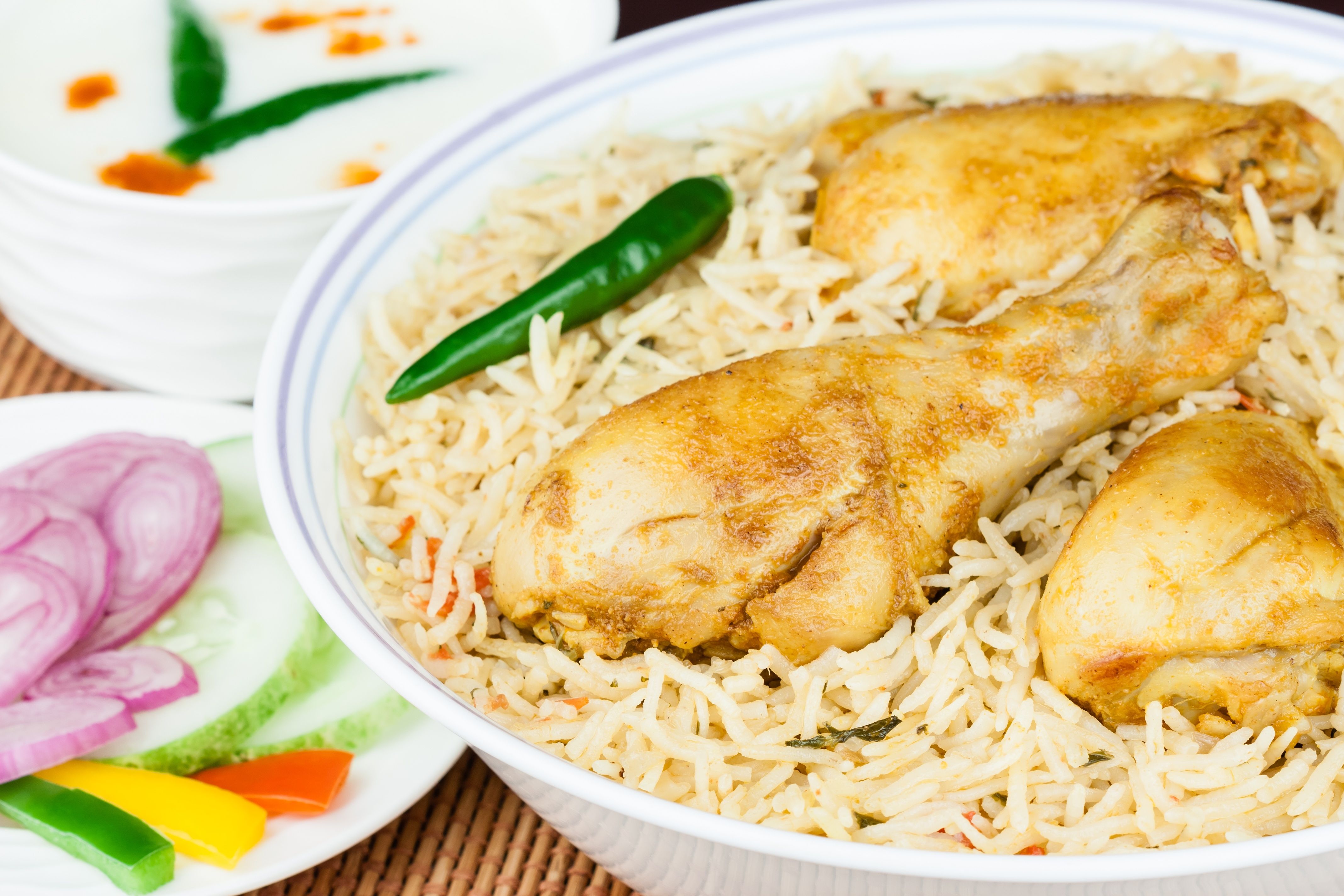 Рецепт куриных голеней с рисом, запеченным в духовке. Рецепт куриных голеней с рисом, запеченным в духовке.