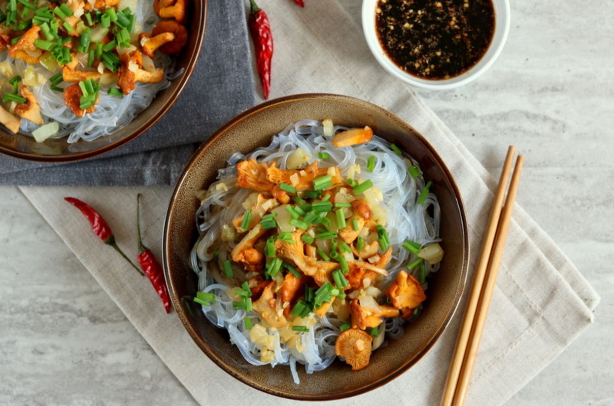 Лисички з рисовою локшиною: рецепт  Лисички з рисовою локшиною: рецепт