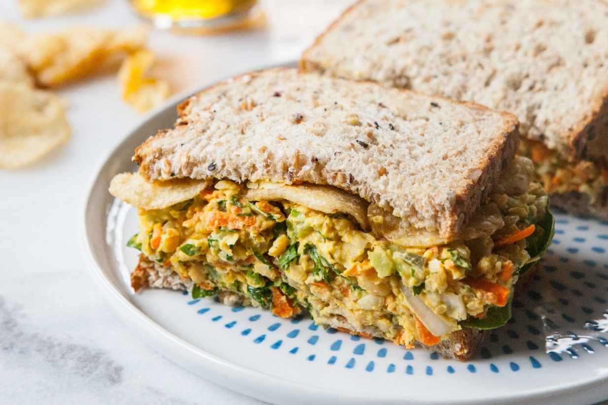 Бутерброди з салатом із нуту Бутерброди з салатом із нуту