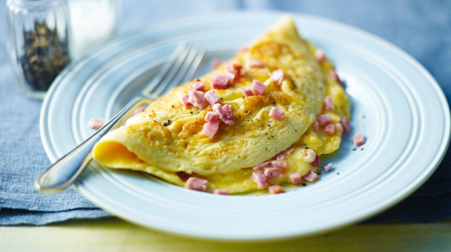 Омлет з беконом та моцарелою Омлет з беконом та моцарелою