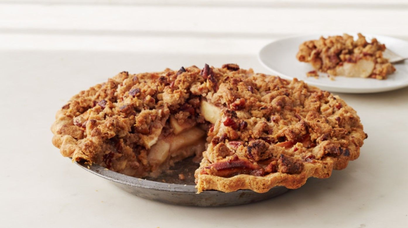 Рецепт яблучного пирога з горішками