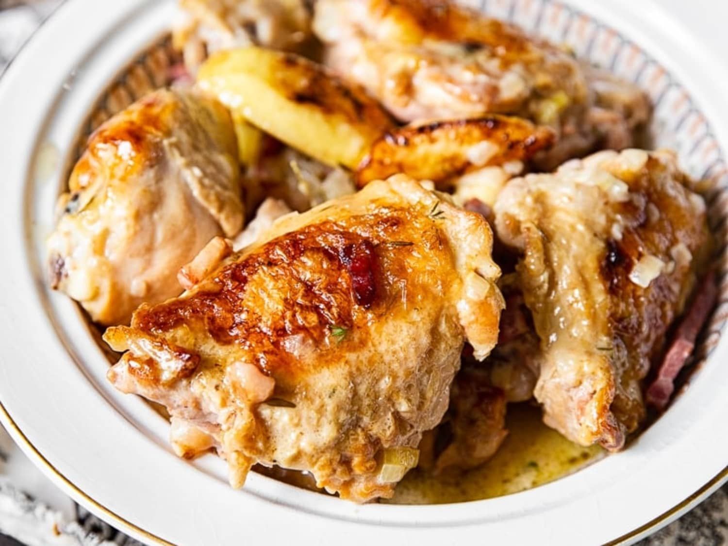 Курка запечена під шубою з картоплі Курка запечена під шубою з картоплі