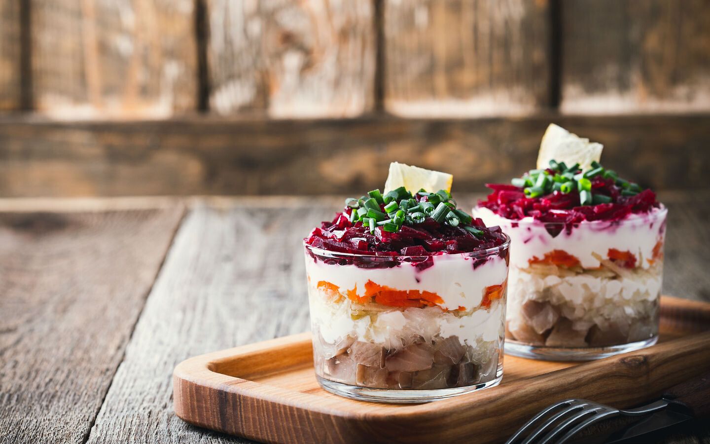 Селедка под шубой с маринованным яблоком Селедка под шубой с маринованным яблоком