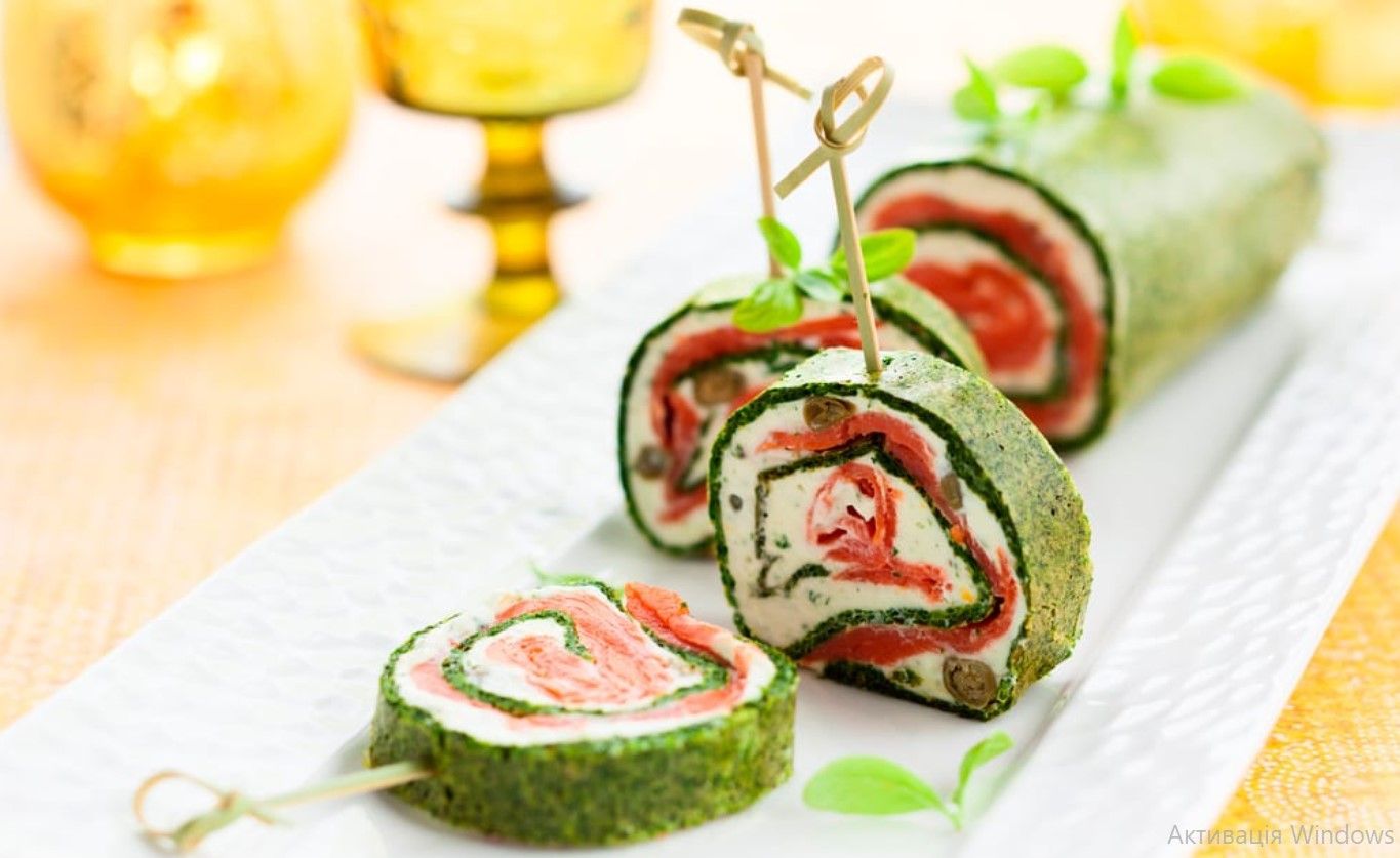 Шпинатний рулет з рибою та крем-сиром Шпинатний рулет з рибою та крем-сиром