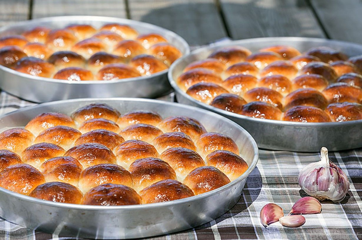 Пышки с чесноком к борщу Пышки с чесноком к борщу