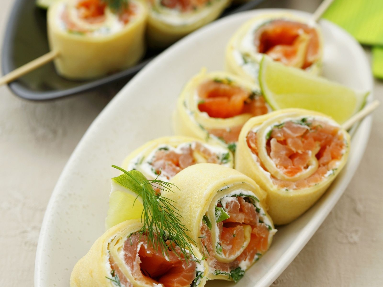 Роллы из блинов и рыбы Роллы из блинов и рыбы