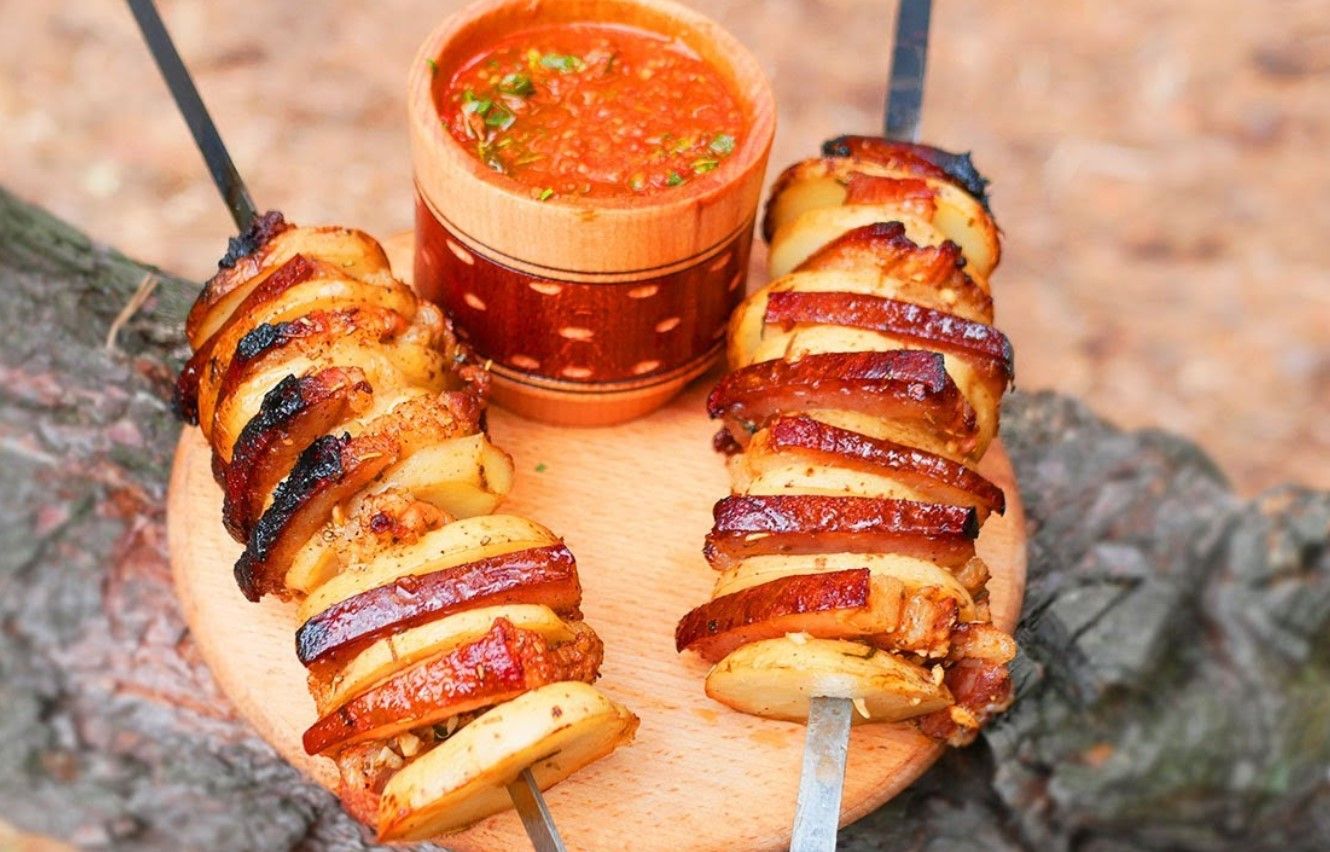 Картопля з салом на шпажках Картопля з салом на шпажках