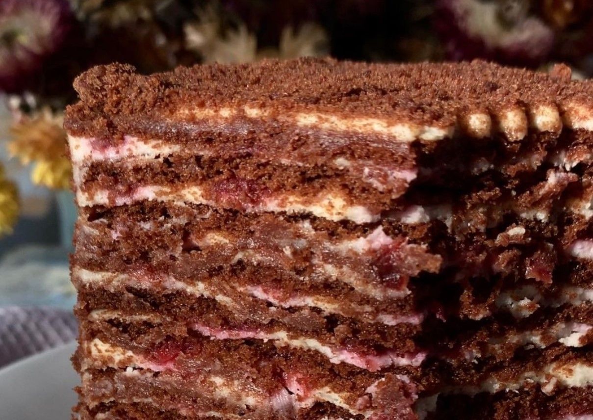 Шоколадний медовик з вишнею Шоколадний медовик з вишнею